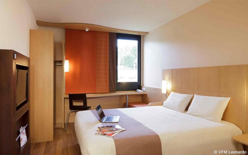 Hotel Ibis Guingamp Coeur De Bretagne Ploumagoar Exterior photo