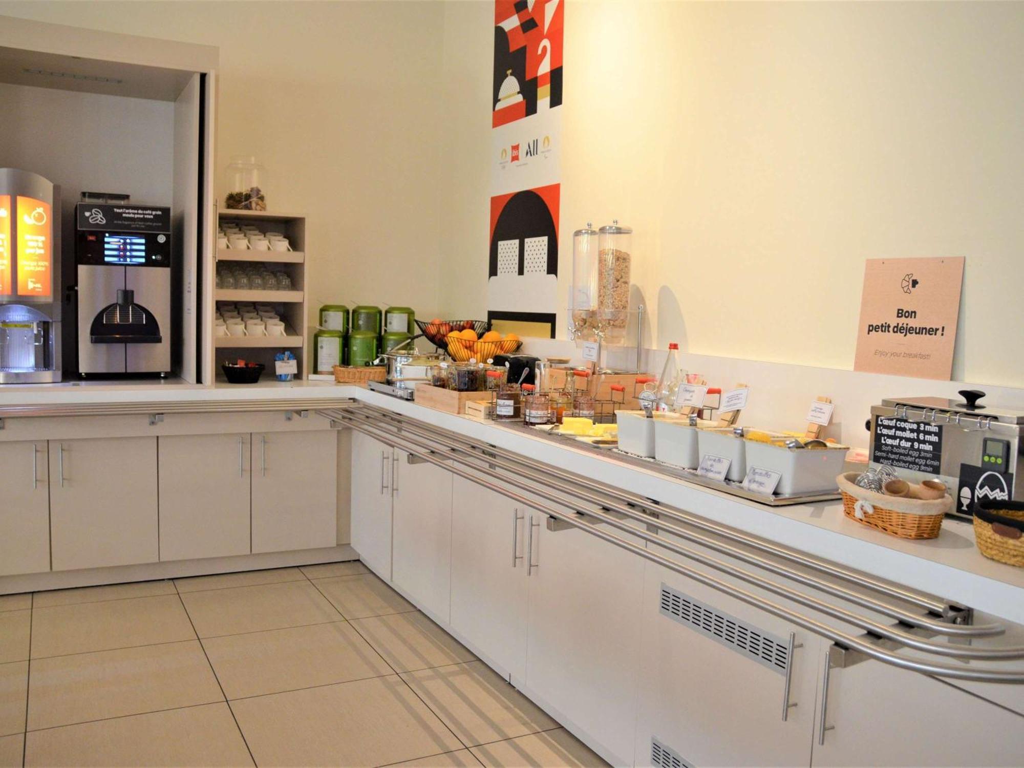 Hotel Ibis Guingamp Coeur De Bretagne Ploumagoar Exterior photo